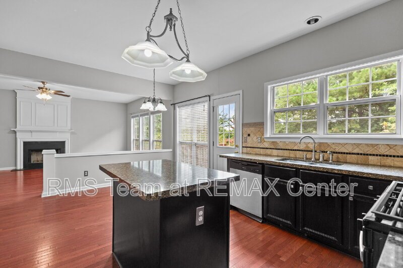 Gorgeous 5 Bedroom, 3.5 Bathroom Home in Duluth! property image