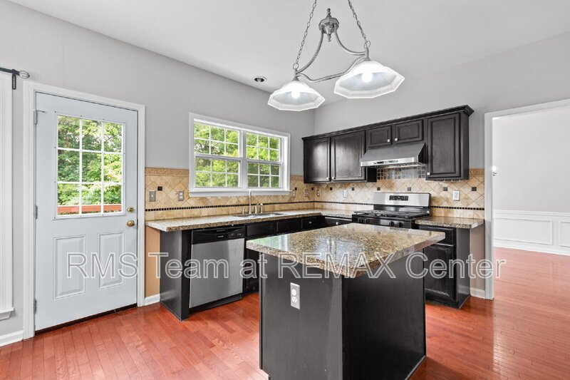 Gorgeous 5 Bedroom, 3.5 Bathroom Home in Duluth! property image