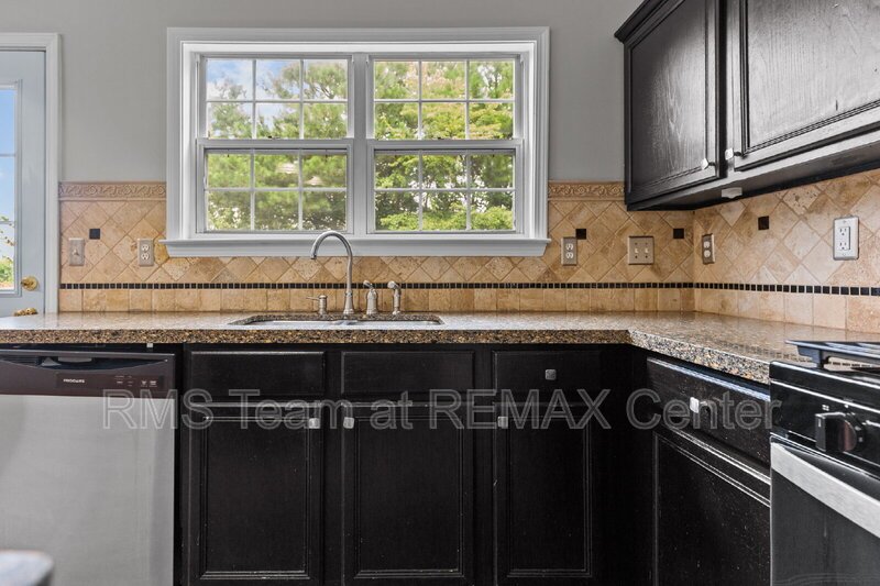Gorgeous 5 Bedroom, 3.5 Bathroom Home in Duluth! property image
