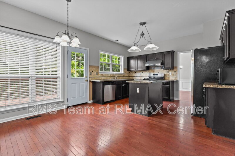 Gorgeous 5 Bedroom, 3.5 Bathroom Home in Duluth! property image
