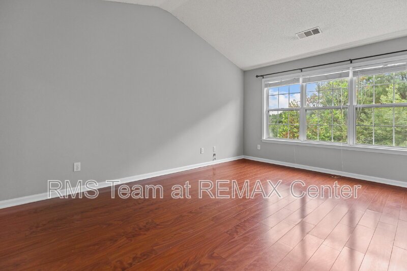 Gorgeous 5 Bedroom, 3.5 Bathroom Home in Duluth! property image