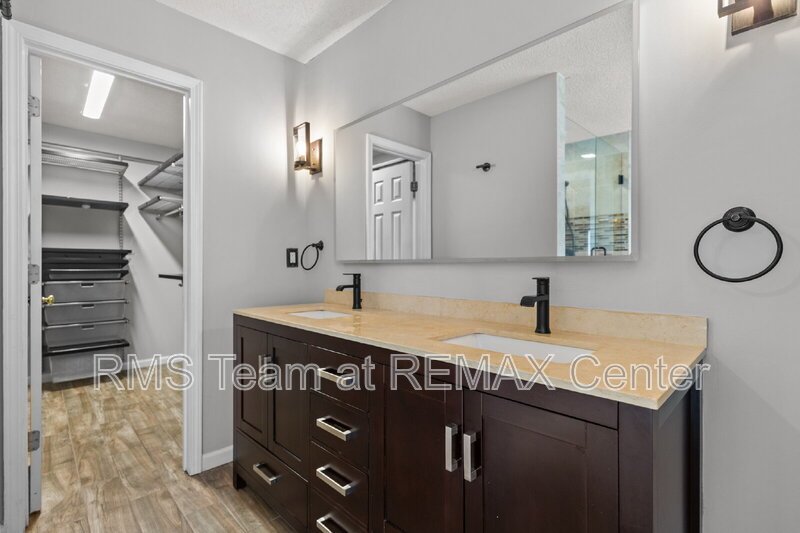 Gorgeous 5 Bedroom, 3.5 Bathroom Home in Duluth! property image