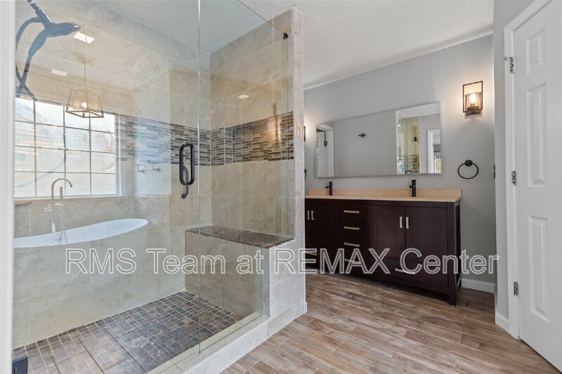 Gorgeous 5 Bedroom, 3.5 Bathroom Home in Duluth! property image