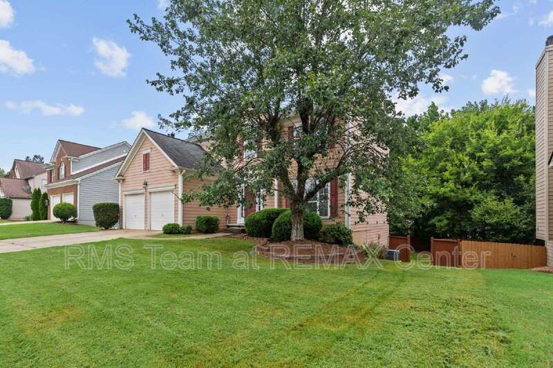 Gorgeous 5 Bedroom, 3.5 Bathroom Home in Duluth! property image