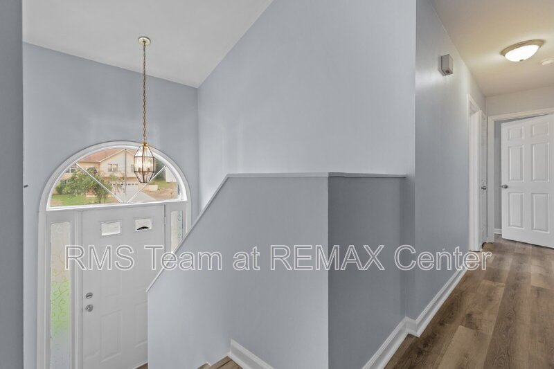 Spacious Split Level House property image