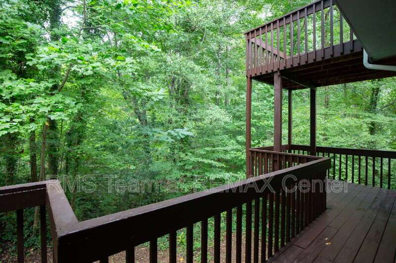 Spacious Split Level House property image