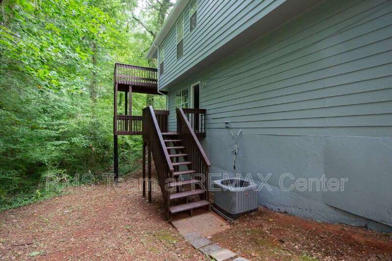 Spacious Split Level House property image