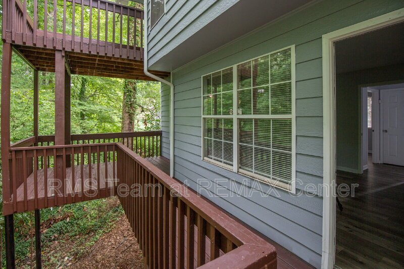 Spacious Split Level House property image