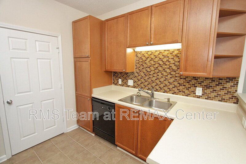 Gorgeous 2BR/2BA condo in gated community property image