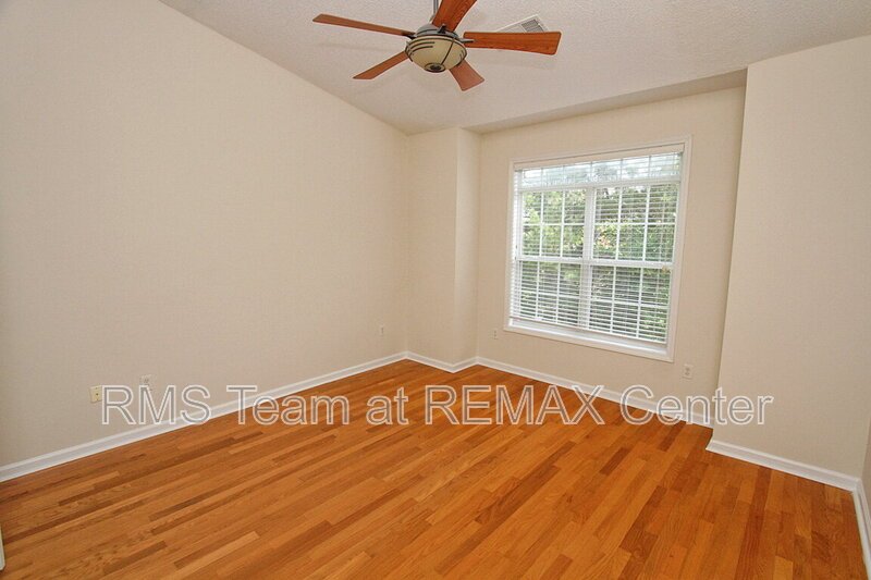 Gorgeous 2BR/2BA condo in gated community property image