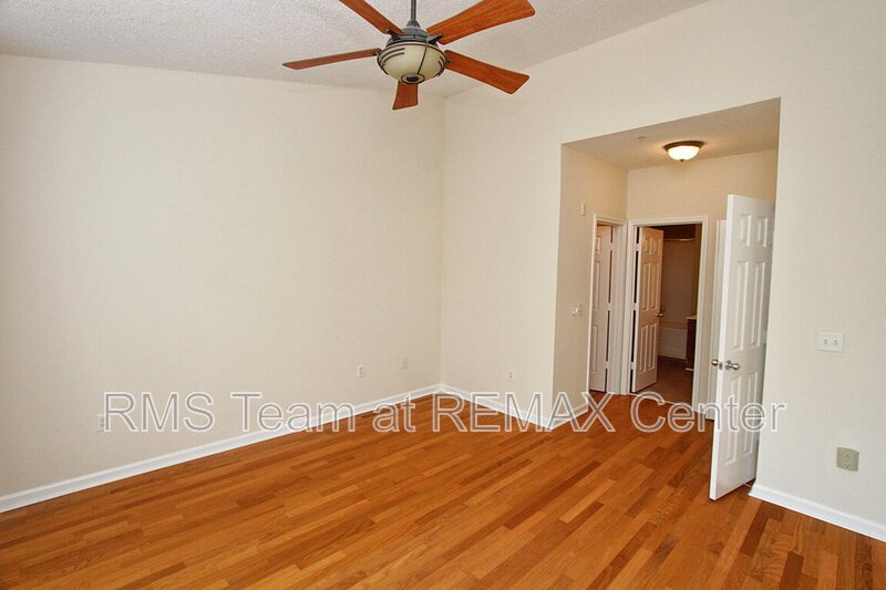 Gorgeous 2BR/2BA condo in gated community property image