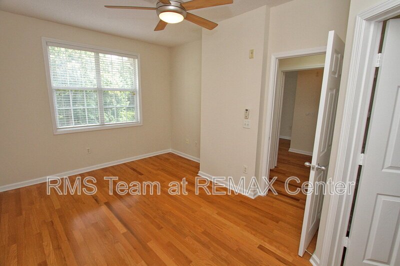 Gorgeous 2BR/2BA condo in gated community property image