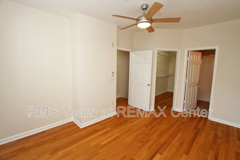 Gorgeous 2BR/2BA condo in gated community property image