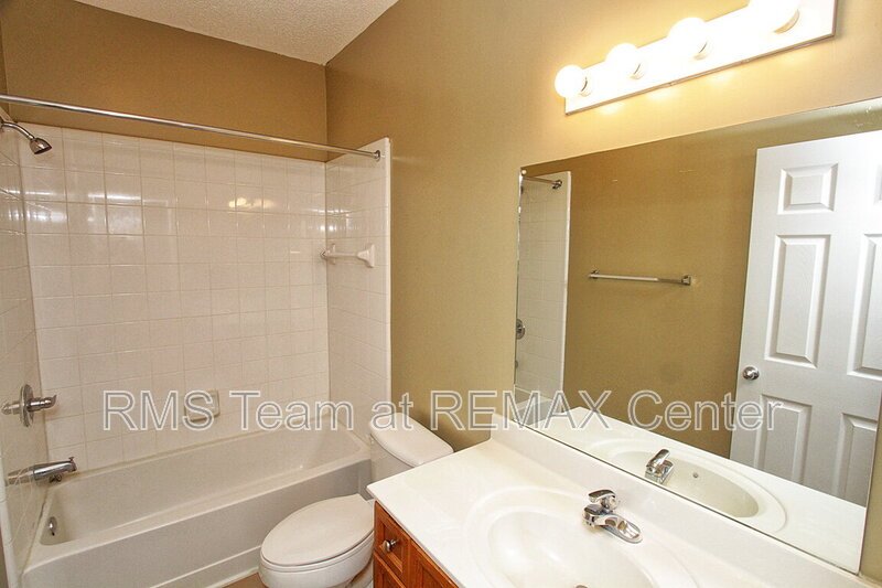 Gorgeous 2BR/2BA condo in gated community property image