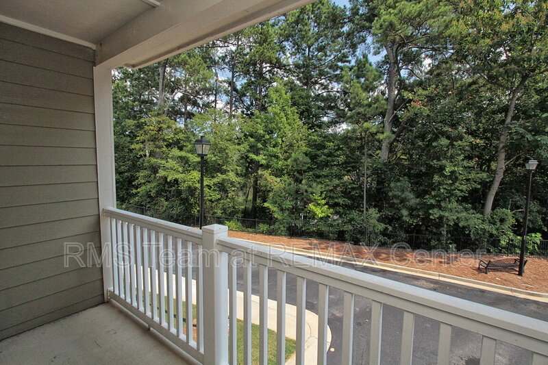 Gorgeous 2BR/2BA condo in gated community property image