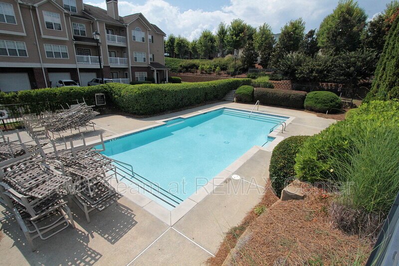 Gorgeous 2BR/2BA condo in gated community property image