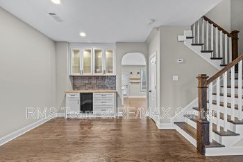 4 Bedroom, 3.5 Bathroom Spectacular Townhouse property image