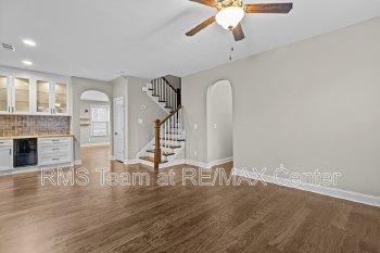 4 Bedroom, 3.5 Bathroom Spectacular Townhouse property image