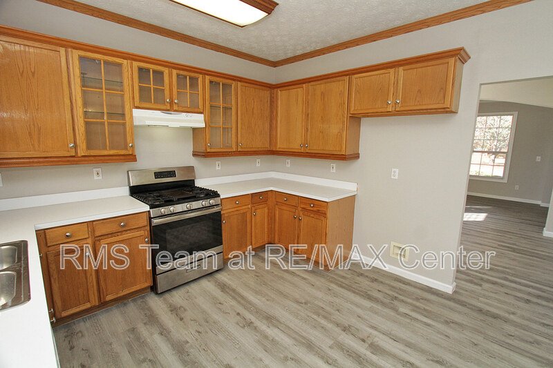 4 Bedroom, 2.5 Bathroom Gorgeous House is a Must See! property image