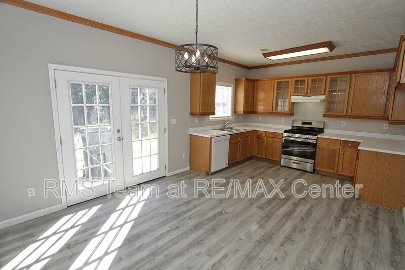 4 Bedroom, 2.5 Bathroom Gorgeous House is a Must See! property image