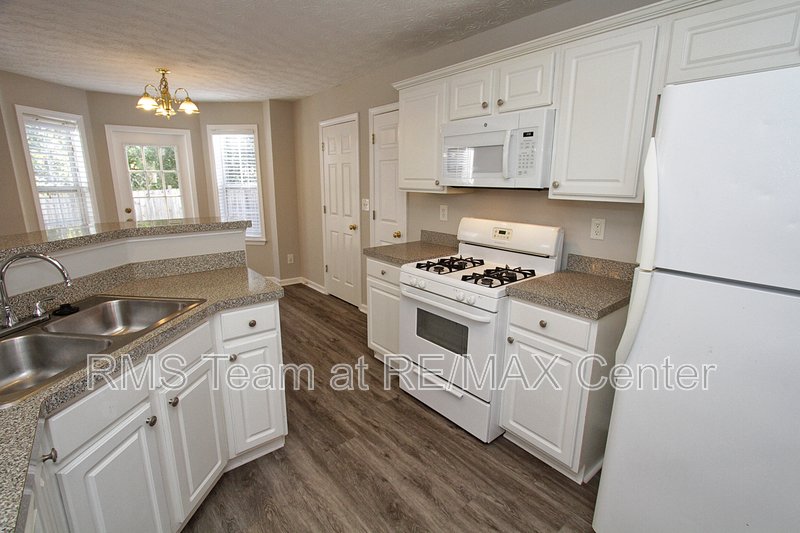 4 BDRM HOME, FENCED YARD IN MILL CREEK SCHOOLS! property image