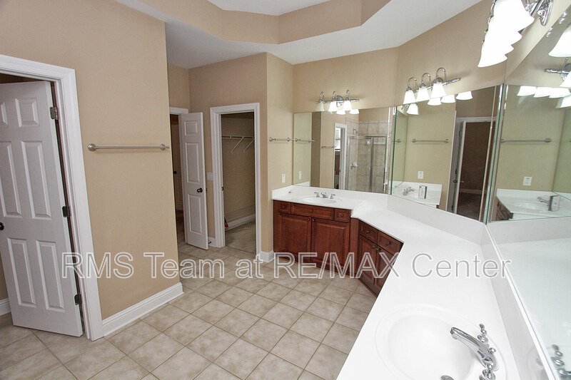 Gorgeous LIKE NEW 4 BR/3.5 BA Townhome in Atlanta (Cobb County)! property image
