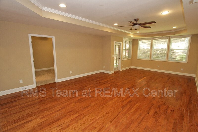 Gorgeous LIKE NEW 4 BR/3.5 BA Townhome in Atlanta (Cobb County)! property image