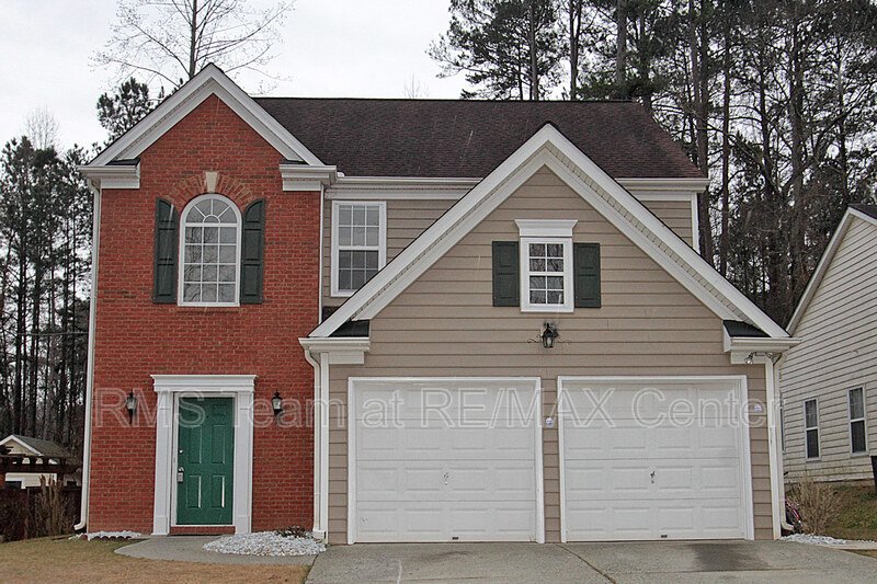 Gorgeous 3 BR/2.5 BA Traditional in Lilburn Swim/Tennis Community! property image