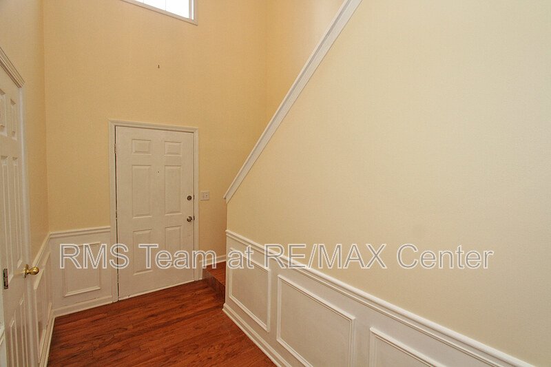 Gorgeous 3 BR/2.5 BA Traditional in Lilburn Swim/Tennis Community! property image
