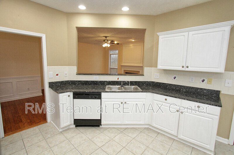 Gorgeous 3 BR/2.5 BA Traditional in Lilburn Swim/Tennis Community! property image