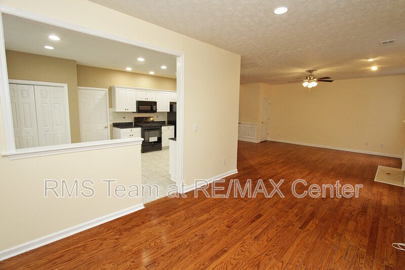 Gorgeous 3 BR/2.5 BA Traditional in Lilburn Swim/Tennis Community! property image