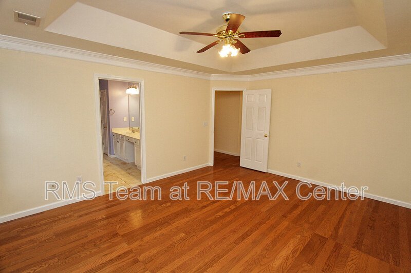 Gorgeous 3 BR/2.5 BA Traditional in Lilburn Swim/Tennis Community! property image