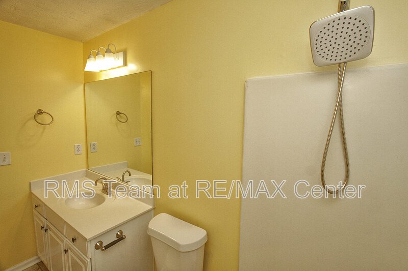 Gorgeous 3 BR/2.5 BA Traditional in Lilburn Swim/Tennis Community! property image