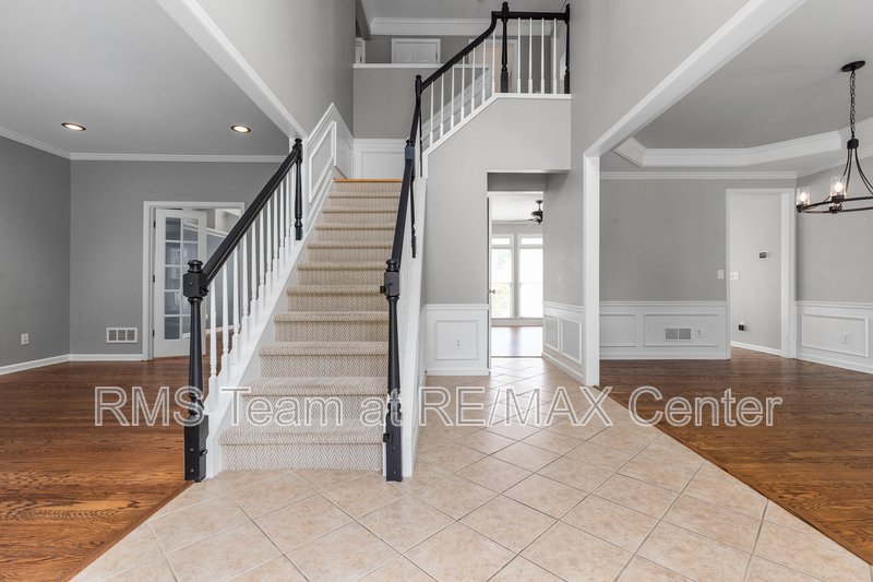 STUNNING 5 BR/3.5 BA Traditional in Dunwoody! property image