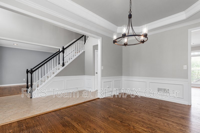 STUNNING 5 BR/3.5 BA Traditional in Dunwoody! property image