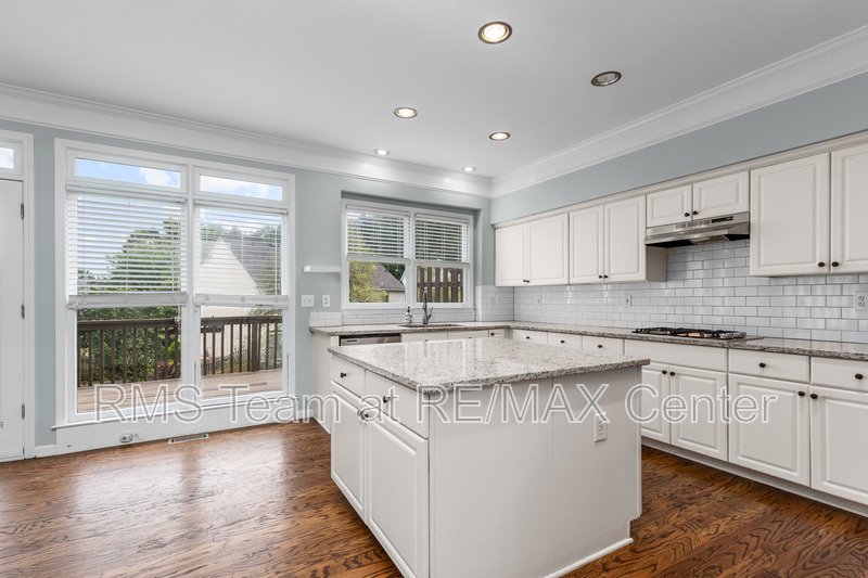 STUNNING 5 BR/3.5 BA Traditional in Dunwoody! property image