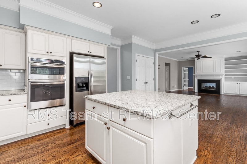 STUNNING 5 BR/3.5 BA Traditional in Dunwoody! property image