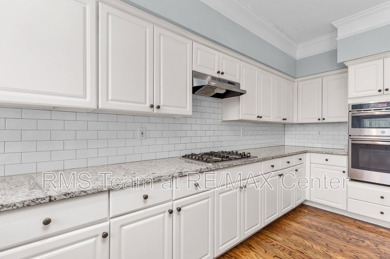 STUNNING 5 BR/3.5 BA Traditional in Dunwoody! property image