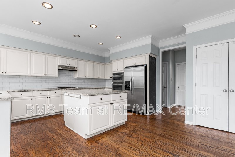 STUNNING 5 BR/3.5 BA Traditional in Dunwoody! property image
