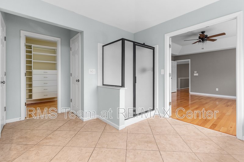 STUNNING 5 BR/3.5 BA Traditional in Dunwoody! property image