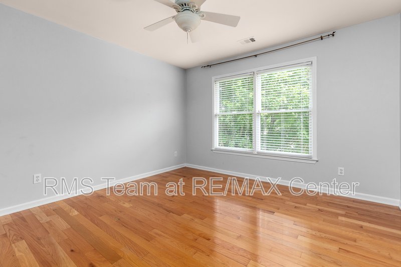 STUNNING 5 BR/3.5 BA Traditional in Dunwoody! property image
