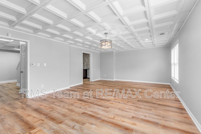 STUNNING 5 BR/3.5 BA Traditional in Dunwoody! property image