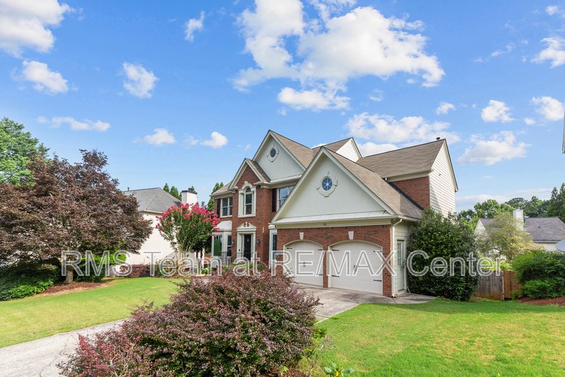 STUNNING 5 BR/3.5 BA Traditional in Dunwoody! property image