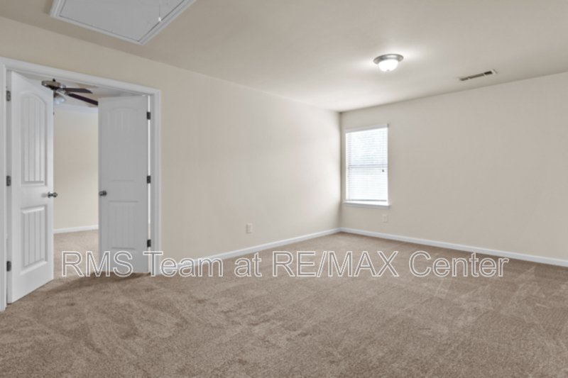 Great School District! 4 Bedroom, 3 Full Bath Home with Fresh Paint property image