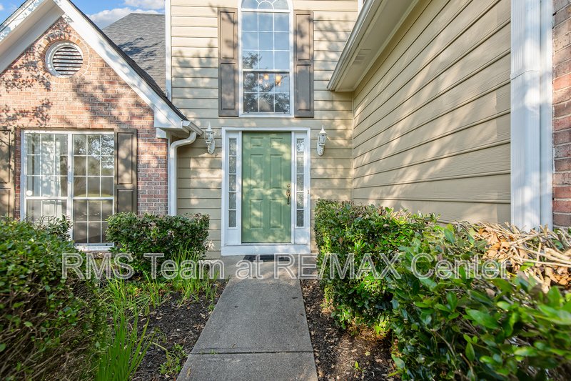 Beautiful and well-maintained 4 bedroom 2.5 bathroom home! property image