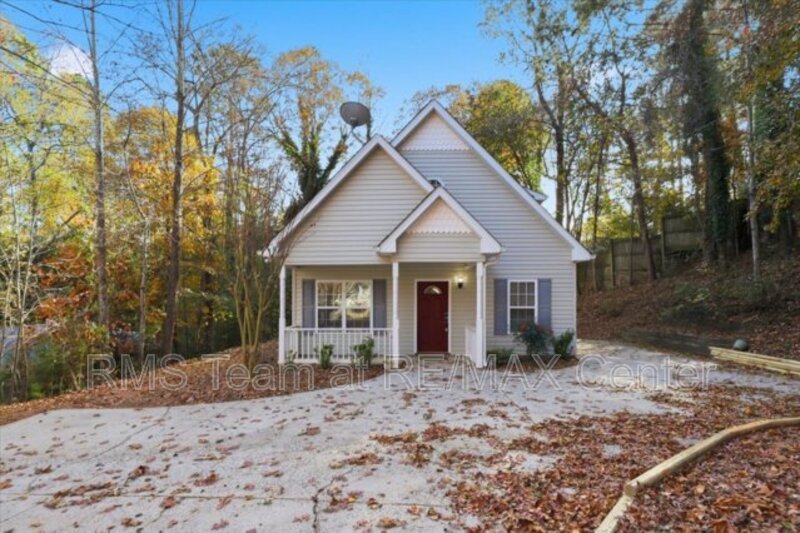 Beautiful 3BR/2BA Traditional Home in Cumming Lake Community! property image