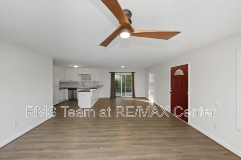 Beautiful 3BR/2BA Traditional Home in Cumming Lake Community! property image