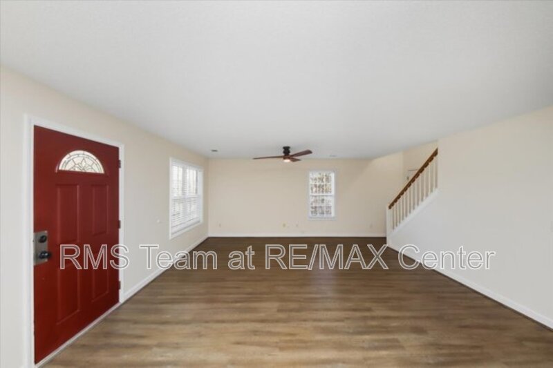 Beautiful 3BR/2BA Traditional Home in Cumming Lake Community! property image