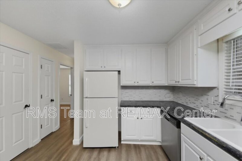 Beautiful 3BR/2BA Traditional Home in Cumming Lake Community! property image