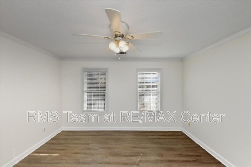 Beautiful 3BR/2BA Traditional Home in Cumming Lake Community! property image